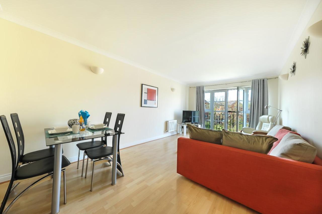 Hunters Wharf River View By Select Sa * Reading
